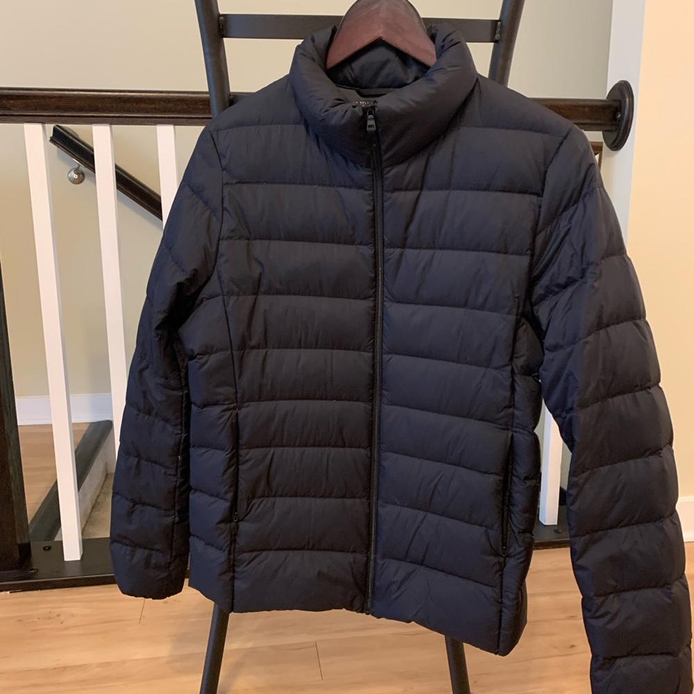 Uniqlo ultra light packable down jacket SZ M. Black
